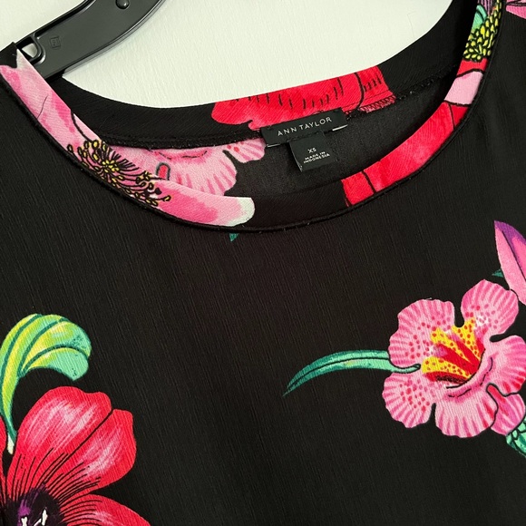 Ann Taylor Short Sleeve Top Size XS - Picture 1 of 8
